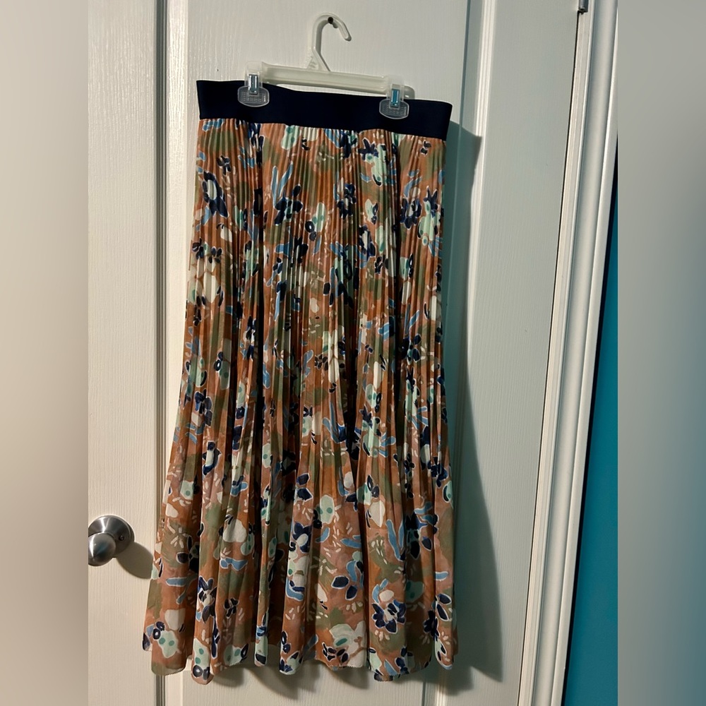 Aritzia Twirl pleated Skirt size Large